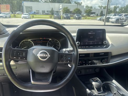 Used 2025 Nissan Rogue SV AWD/4WD image 10