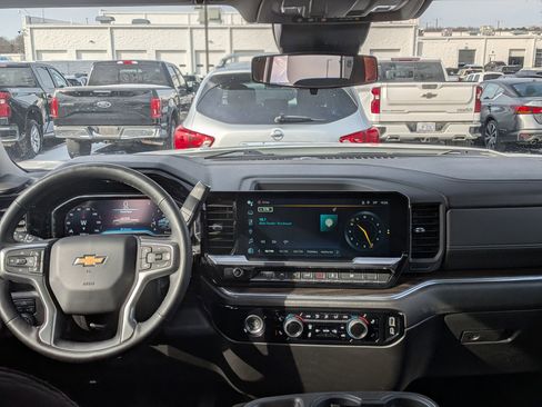 Used 2023 Chevrolet Silverado 1500 LT image 19