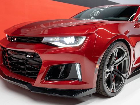 Used 2018 Chevrolet Camaro ZL1 RWD image 32