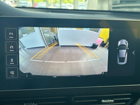 Used 2025 Lotus Emira RWD image 20