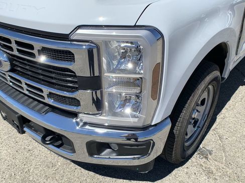 New 2025 Ford F350 XL w/ XL Chrome Package RWD image 37