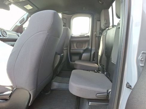 Used 2018 Toyota Tacoma TRD Off-Road image 13