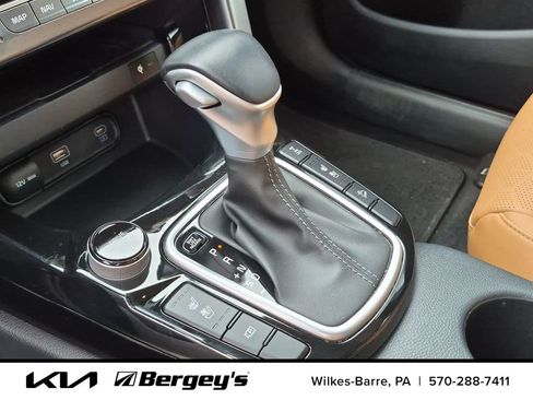 Certified 2024 Kia Seltos SX w/ SX Sunroof Package AWD/4WD image 22