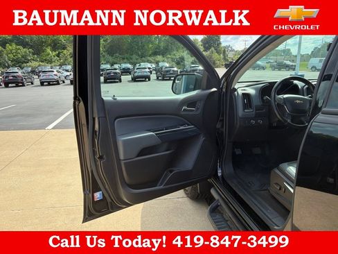 Used 2017 Chevrolet Colorado Z71 AWD/4WD image 33