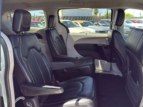 Used 2020 Chrysler Voyager Lxi image 17