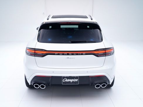 Certified 2026 Porsche Macan AWD/4WD image 10