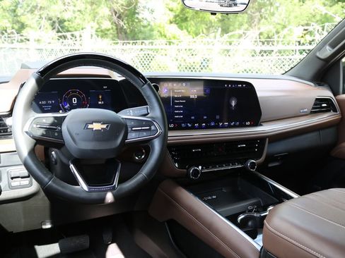 Used 2025 Chevrolet Tahoe High Country image 16