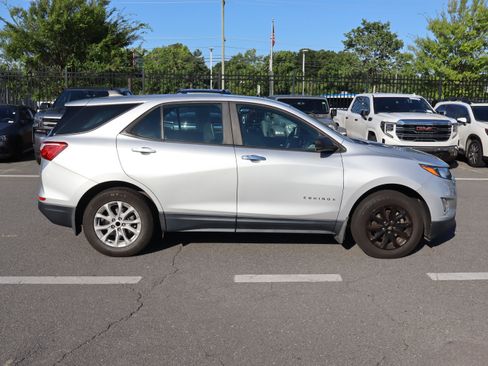 Used 2020 Chevrolet Equinox LS FWD image 11