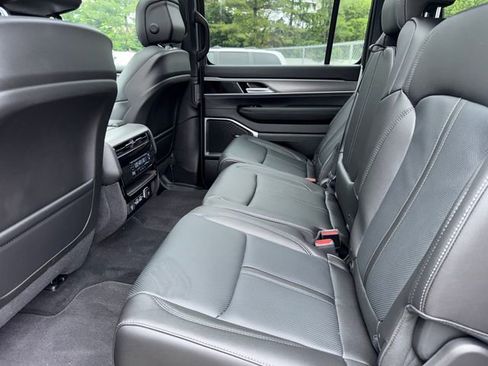 New 2025 Jeep Wagoneer Base w/ Premium Group I image 23