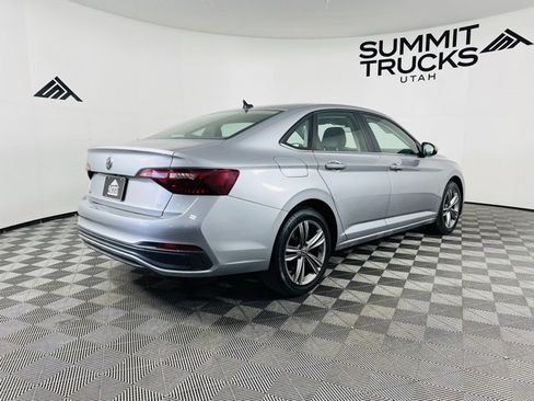 Used 2024 Volkswagen Jetta SE image 4