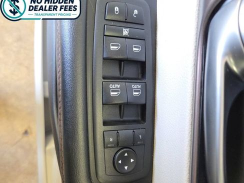 Used 2018 Chrysler Pacifica Touring-L FWD image 21