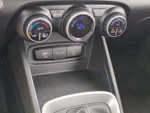 Used 2025 Hyundai Venue SEL FWD image 18
