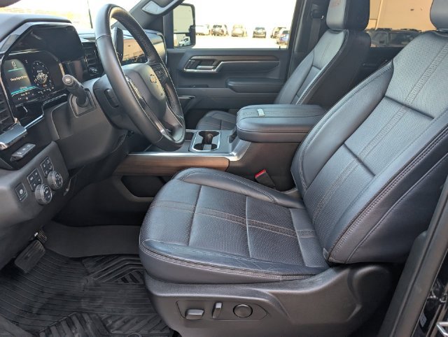 Used 2024 Chevrolet Silverado 2500 High Country w/ High Country Premium Package AWD/4WD image 8