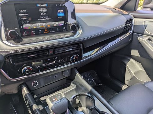 Used 2023 Nissan Rogue SL w/ SL Premium Package image 20