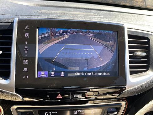 Used 2018 Honda Pilot Touring image 16