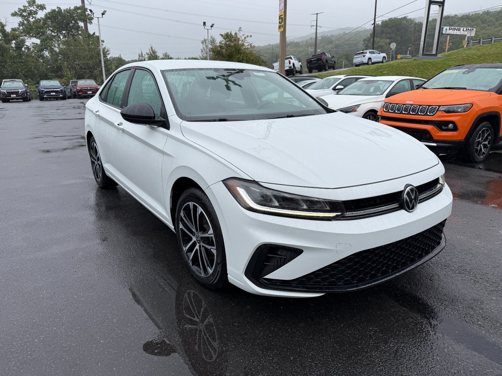 Used 2025 Volkswagen Jetta Sport FWD image 7