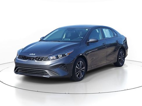 Used 2024 Kia Forte LXS FWD image 2