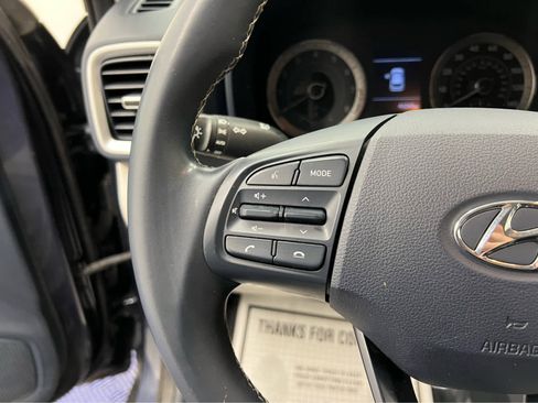 Used 2021 Hyundai Venue image 16