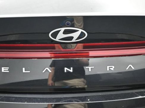 Used 2024 Hyundai Elantra Limited FWD image 13