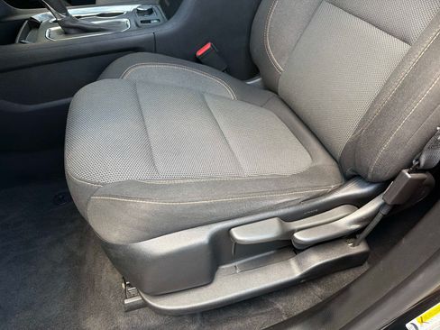 Used 2020 Chevrolet Traverse LS AWD/4WD image 19