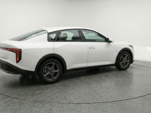 Used 2025 Kia K4 LXS image 9