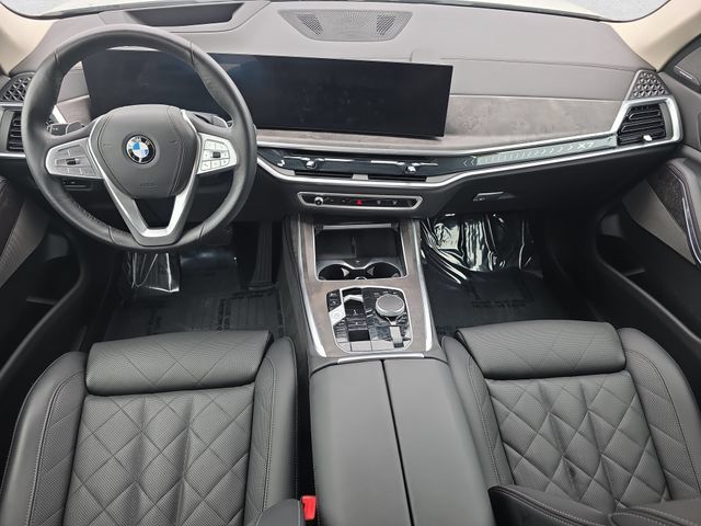 Used 2026 BMW X7 xDrive40i AWD/4WD image 9