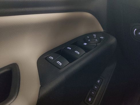Used 2021 Chevrolet Equinox Premier FWD image 27