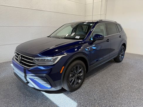 Certified 2023 Volkswagen Tiguan SE FWD image 1