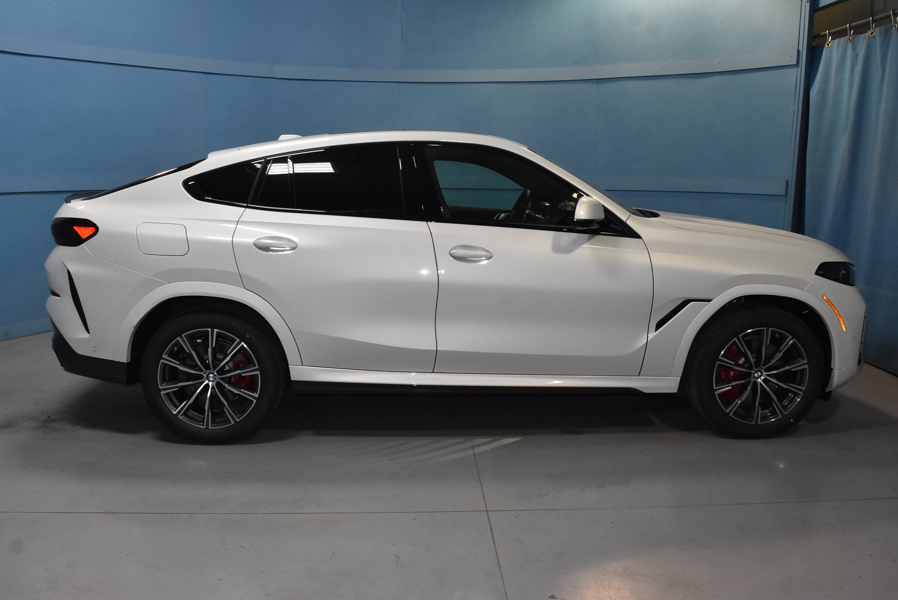 New 2027 BMW X6 xDrive40i w/ Executive Package AWD/4WD image 21