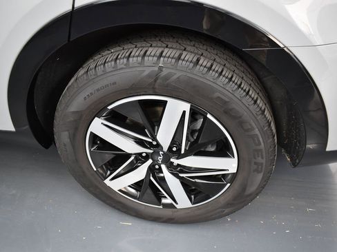 Certified 2022 Kia Sorento EX image 27