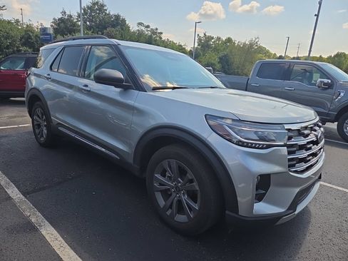 Used 2025 Ford Explorer Active w/ Active Comfort Package AWD/4WD image 1