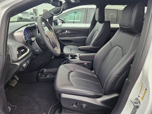 New 2026 Chrysler Pacifica Select image 14