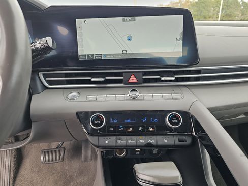 Used 2025 Hyundai Elantra SEL image 23