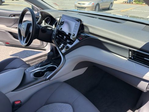 Used 2024 Toyota Camry LE image 31