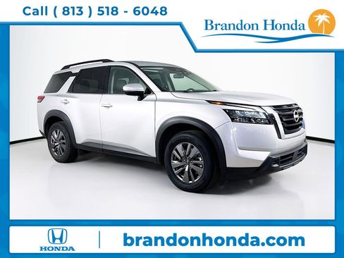 Used 2025 Nissan Pathfinder SV FWD image 1