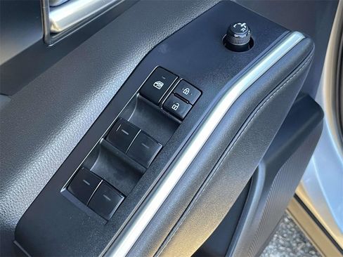 Used 2022 Toyota Highlander XLE image 17