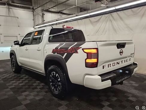 Used 2023 Nissan Frontier PRO-4X AWD/4WD image 2