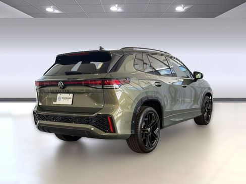 New 2026 Volkswagen Tiguan SE R-Line FWD image 9