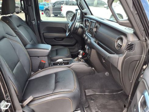 Used 2021 Jeep Wrangler Unlimited Sahara AWD/4WD image 13
