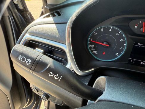 Used 2018 Chevrolet Equinox LT image 23