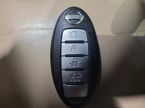 Used 2020 Nissan Pathfinder SL image 32