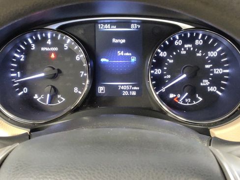 Used 2016 Nissan Rogue SV FWD image 23