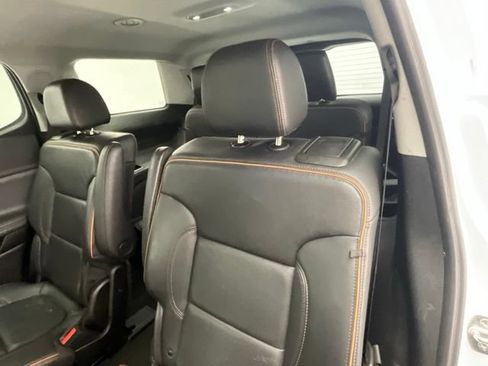Used 2022 GMC Acadia AT4 w/ Technology Package AWD/4WD image 6