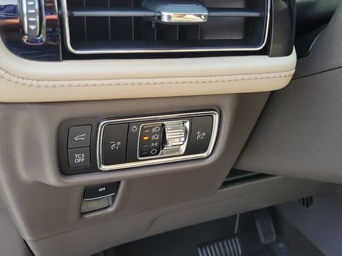 Certified 2023 Lincoln Nautilus FWD image 19