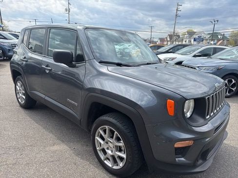 Used 2023 Jeep Renegade Latitude image 4