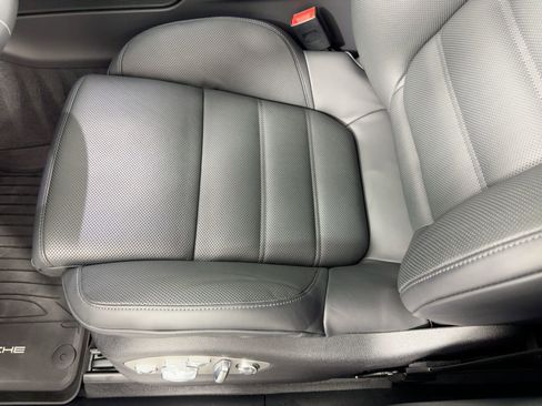 Certified 2025 Porsche Macan image 14