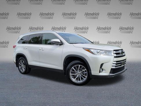 Used 2019 Toyota Highlander XLE AWD/4WD image 2