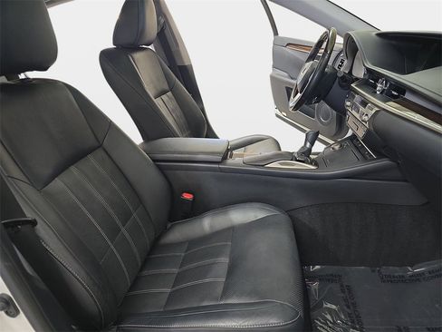 Used 2016 Lexus ES 350 w/ Luxury Package w/Wood Trim image 12