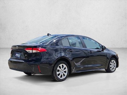 Used 2025 Toyota Corolla LE FWD image 5