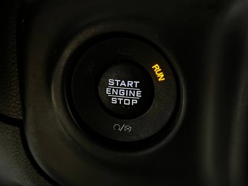 Used 2019 Jeep Wrangler Unlimited Sahara w/ Uconnect 4C Nav & Sound Group AWD/4WD image 21
